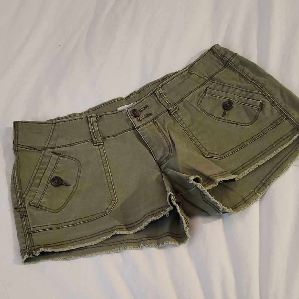 Like NEW! Olive Women's Cargo Shorts